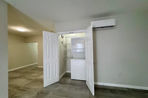 Apartamento en alquiler en Miami Beach, Florida, 1 dormitorio, 1456.34 m2 № 2085852 - foto 5