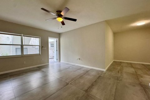 Apartamento en alquiler en Miami Beach, Florida, 1 dormitorio, 1456.34 m2 № 2085852 - foto 2