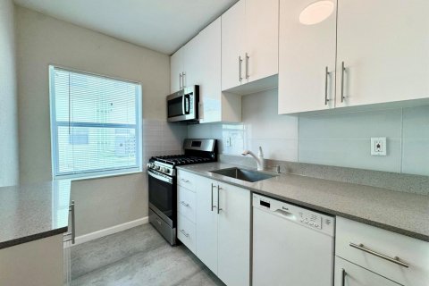Apartamento en alquiler en Miami Beach, Florida, 1 dormitorio, 1456.34 m2 № 2085852 - foto 16