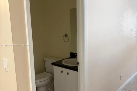 Villa ou maison à louer à Boynton Beach, Floride: 3 chambres, 141.4 m2 № 1999545 - photo 5