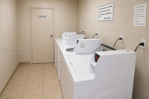 Condominio en alquiler en Sunny Isles Beach, Florida, 1 dormitorio, 49.8 m2 № 2078006 - foto 12
