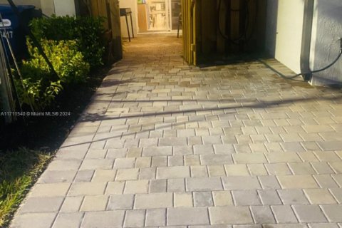 Adosado en venta en Homestead, Florida, 4 dormitorios, 173.91 m2 № 1985055 - foto 6