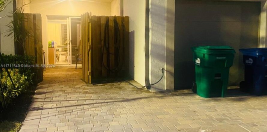 Adosado en Homestead, Florida 4 dormitorios, 173.91 m2 № 1985055