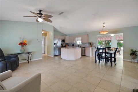 House in Summerfield, Florida 2 bedrooms, 129.88 sq.m. № 1250084 - photo 7