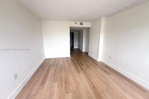 Copropriété à louer à Hollywood, Floride: 2 chambres, 145.86 m2 № 2412256 - photo 14