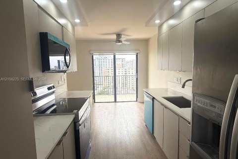 Copropriété à louer à Hollywood, Floride: 2 chambres, 145.86 m2 № 2412256 - photo 6