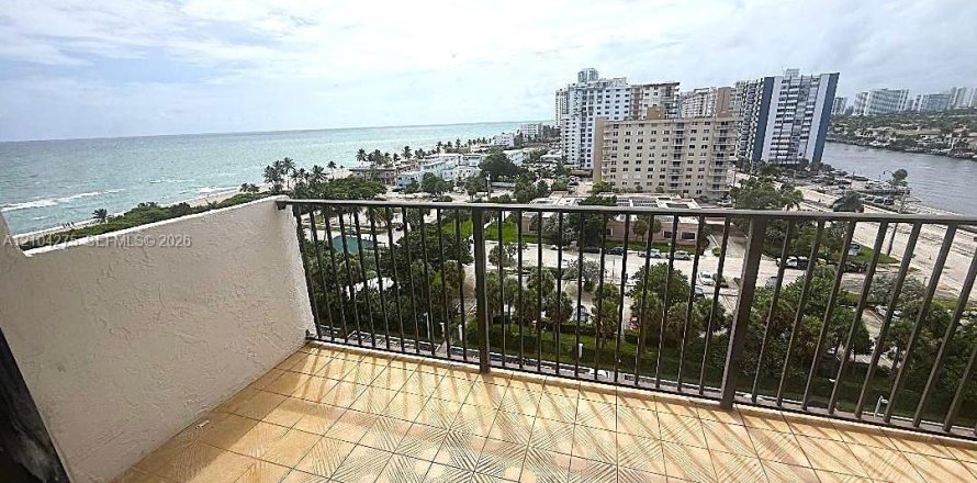 Condo à Hollywood, Floride, 2 chambres  № 2412256