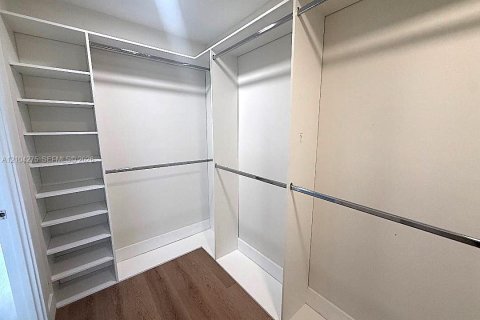 Copropriété à louer à Hollywood, Floride: 2 chambres, 145.86 m2 № 2412256 - photo 15