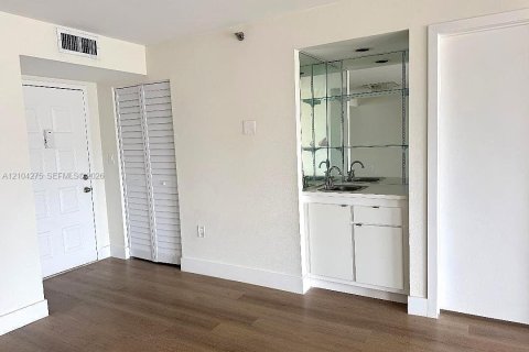 Copropriété à louer à Hollywood, Floride: 2 chambres, 145.86 m2 № 2412256 - photo 10