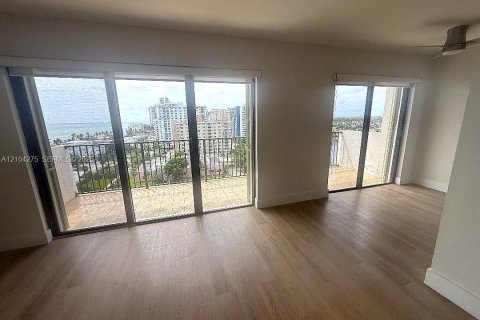 Copropriété à louer à Hollywood, Floride: 2 chambres, 145.86 m2 № 2412256 - photo 3