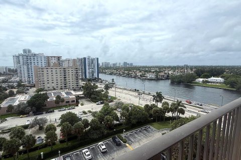 Copropriété à louer à Hollywood, Floride: 2 chambres, 145.86 m2 № 2412256 - photo 22