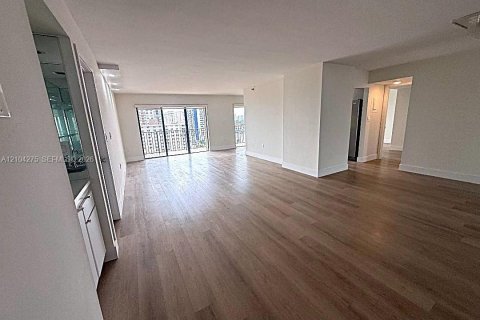 Copropriété à louer à Hollywood, Floride: 2 chambres, 145.86 m2 № 2412256 - photo 4