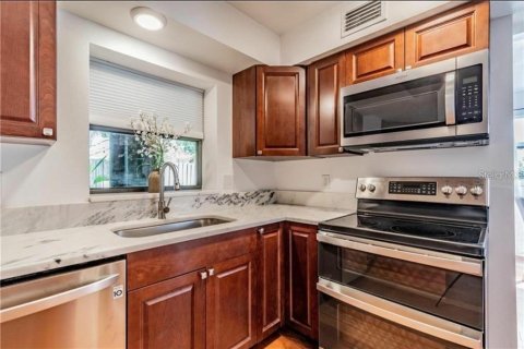 Duplex in Largo, Florida 7 bedrooms, 323.02 sq.m. № 2213160 - photo 9