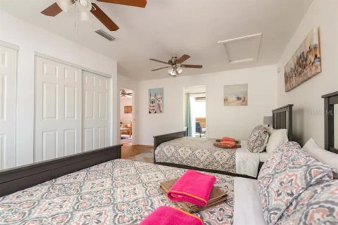 Duplex in Largo, Florida 7 bedrooms, 323.02 sq.m. № 2213160 - photo 15