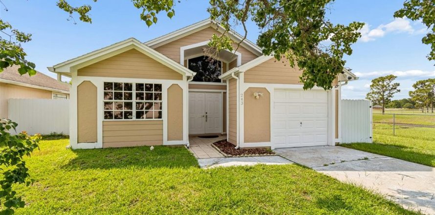 House in Orlando, Florida 3 bedrooms, 105.82 sq.m. № 2215599