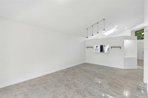 House in Orlando, Florida 3 bedrooms, 105.82 sq.m. № 2215599 - photo 25