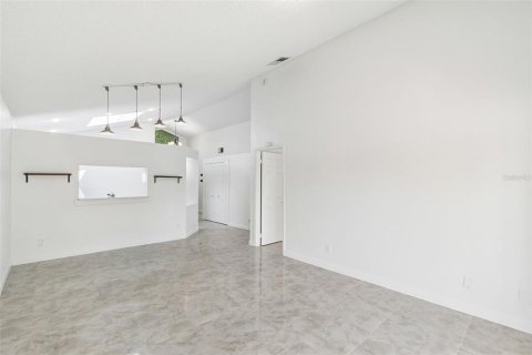 House in Orlando, Florida 3 bedrooms, 105.82 sq.m. № 2215599 - photo 24