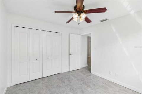 House in Orlando, Florida 3 bedrooms, 105.82 sq.m. № 2215599 - photo 18