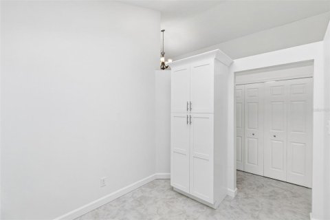 House in Orlando, Florida 3 bedrooms, 105.82 sq.m. № 2215599 - photo 20