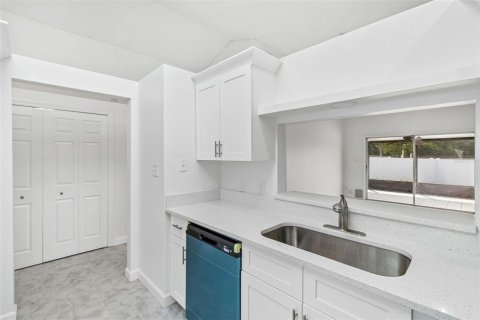 House in Orlando, Florida 3 bedrooms, 105.82 sq.m. № 2215599 - photo 21