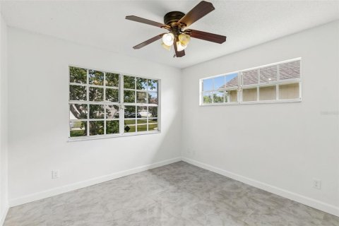 House in Orlando, Florida 3 bedrooms, 105.82 sq.m. № 2215599 - photo 11
