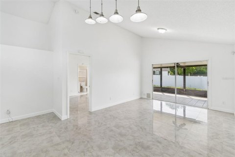 House in Orlando, Florida 3 bedrooms, 105.82 sq.m. № 2215599 - photo 23