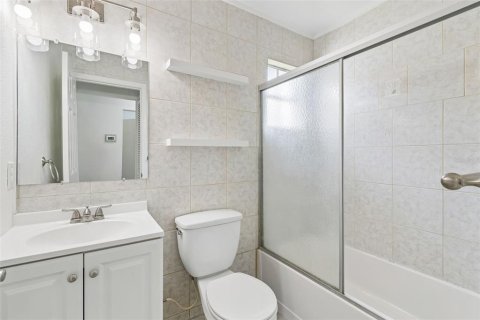 House in Orlando, Florida 3 bedrooms, 105.82 sq.m. № 2215599 - photo 6