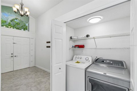 House in Orlando, Florida 3 bedrooms, 105.82 sq.m. № 2215599 - photo 13