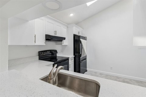 House in Orlando, Florida 3 bedrooms, 105.82 sq.m. № 2215599 - photo 26