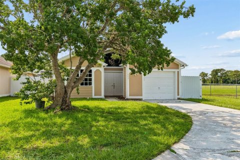 House in Orlando, Florida 3 bedrooms, 105.82 sq.m. № 2215599 - photo 15