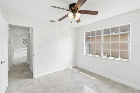 House in Orlando, Florida 3 bedrooms, 105.82 sq.m. № 2215599 - photo 19