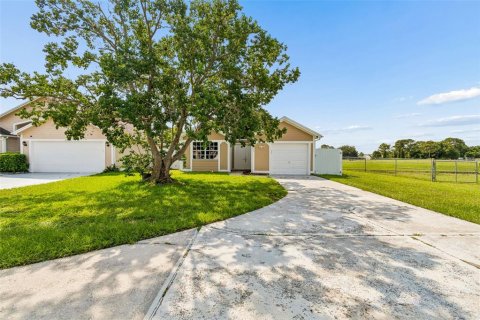 House in Orlando, Florida 3 bedrooms, 105.82 sq.m. № 2215599 - photo 14