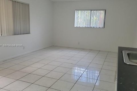 Copropriété à louer à Lauderhill, Floride: 1 chambre, 55.74 m2 № 1997501 - photo 4