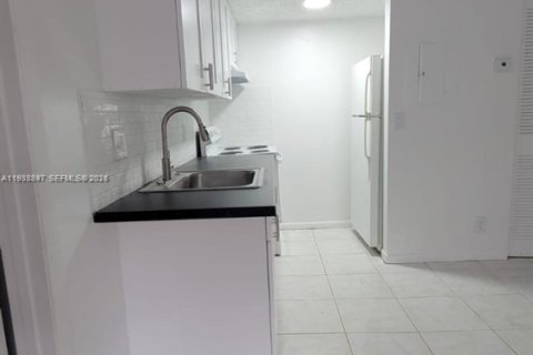 Copropriété à louer à Lauderhill, Floride: 1 chambre, 55.74 m2 № 1997501 - photo 2