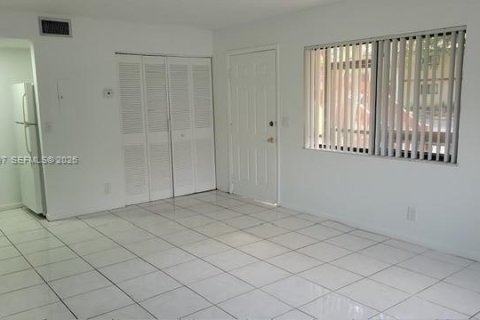 Copropriété à louer à Lauderhill, Floride: 1 chambre, 55.74 m2 № 1997501 - photo 5