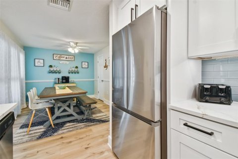 Купить кондоминиум в Мадейра - Бич, Флорида 5 комнат, 96.62м2, № 2213084 - фото 17
