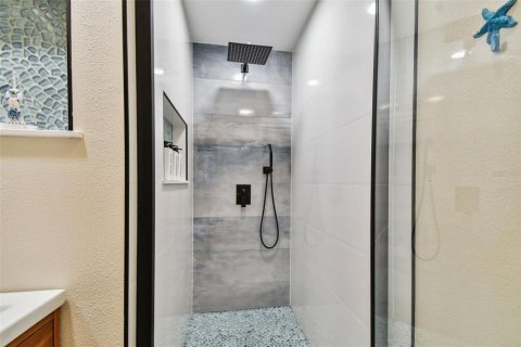 Купить кондоминиум в Мадейра - Бич, Флорида 5 комнат, 96.62м2, № 2213084 - фото 28
