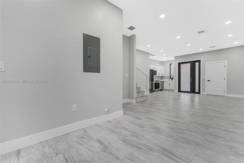 Снять в аренду виллу или дом в Майами, Флорида 4 спальни, 135.08м2, № 1987276 - фото 9