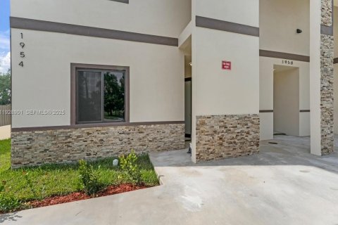 Снять в аренду виллу или дом в Майами, Флорида 4 спальни, 135.08м2, № 1987276 - фото 6