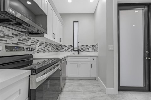 Снять в аренду виллу или дом в Майами, Флорида 4 спальни, 135.08м2, № 1987276 - фото 17