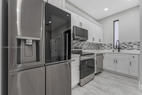 Снять в аренду виллу или дом в Майами, Флорида 4 спальни, 135.08м2, № 1987276 - фото 15