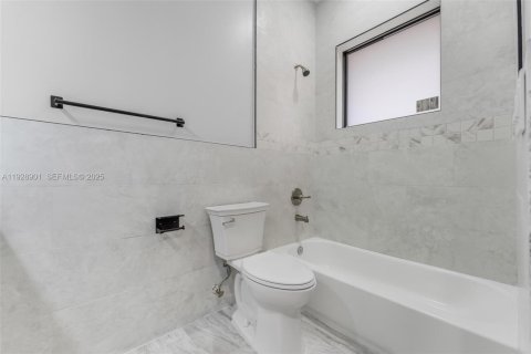 Снять в аренду виллу или дом в Майами, Флорида 4 спальни, 135.08м2, № 1987276 - фото 25