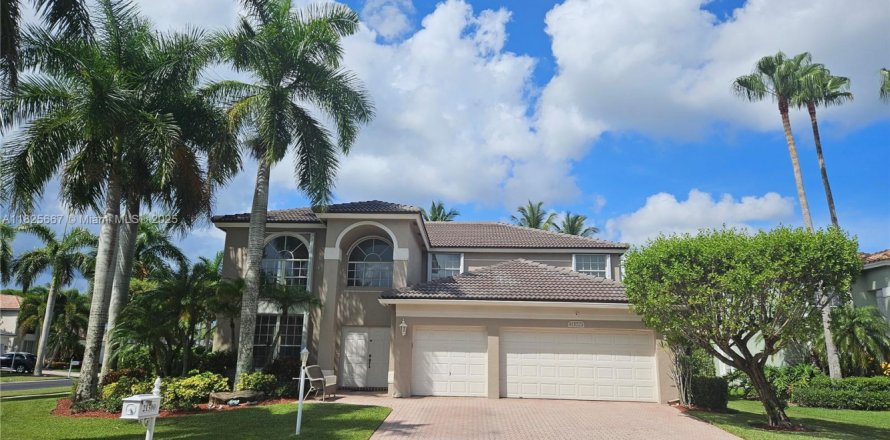 House in Boca Raton, Florida 4 bedrooms, 311.87 sq.m. № 1797541