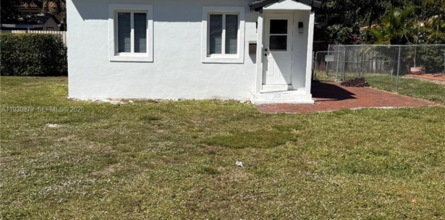 Квартира в Майами-Спрингс, Флорида 1 спальня, 182.74м2 № 2034409