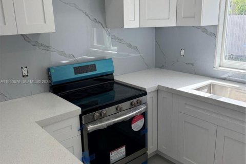 Снять в аренду квартиру в Майами-Спрингс, Флорида 1 спальня, 182.74м2, № 2034409 - фото 3