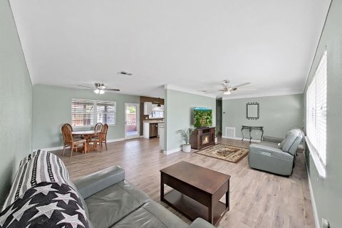 House in Saint Petersburg, Florida 2 bedrooms, 100.33 sq.m. № 2259031 - photo 6