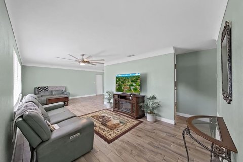 House in Saint Petersburg, Florida 2 bedrooms, 100.33 sq.m. № 2259031 - photo 5
