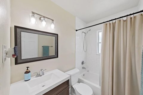 House in Saint Petersburg, Florida 2 bedrooms, 100.33 sq.m. № 2259031 - photo 21