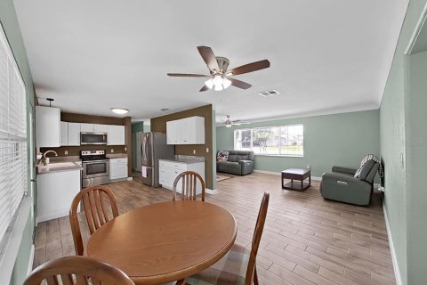 House in Saint Petersburg, Florida 2 bedrooms, 100.33 sq.m. № 2259031 - photo 13