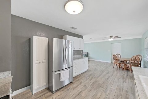 House in Saint Petersburg, Florida 2 bedrooms, 100.33 sq.m. № 2259031 - photo 20